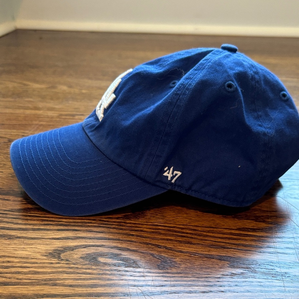 Los Angeles Dodgers Blue Baseball Cap with White LA Logo - Picture 2 of 5